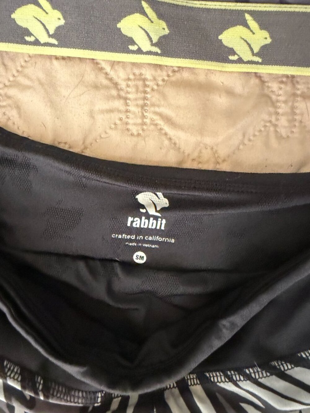 Matching running set size medium sports bra, small shorts run in rabbit - Picture 3 of 4